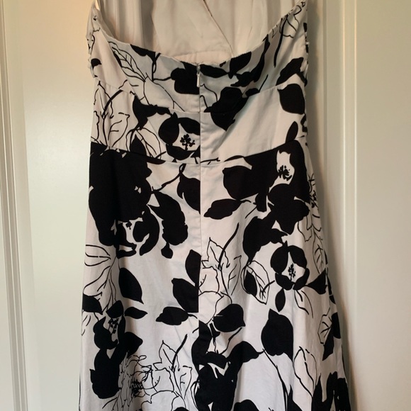 WHBM Black/White Halter dress - Picture 4 of 7